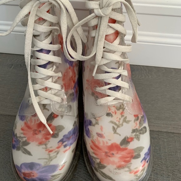 F21 Flowered Plastic Boots Size 7 - Picture 4 of 8